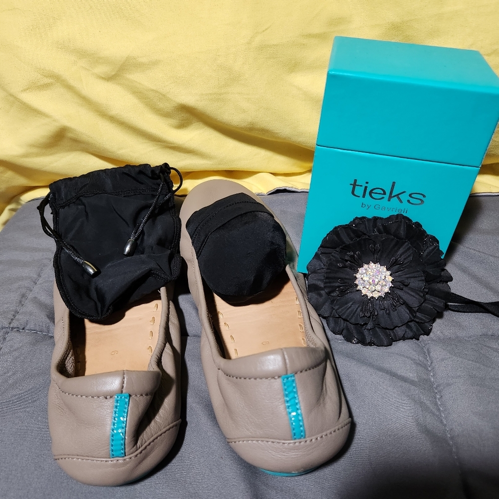Taupe Tieks sz 9